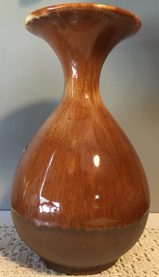 Jarrón de arte de cerámica Royal Haeger vintage de 10" marrón - Contiene 48 oz. Foto 3 de 4