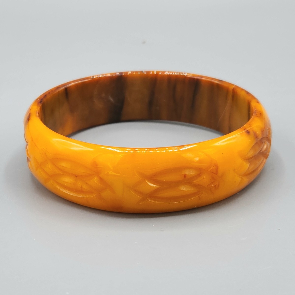 Carved Bakelite Butterscotch Brown Marble Bakelite Bangle Bracelet 8" TESTED View 3