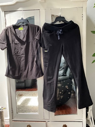 4 Women Scrub Sets