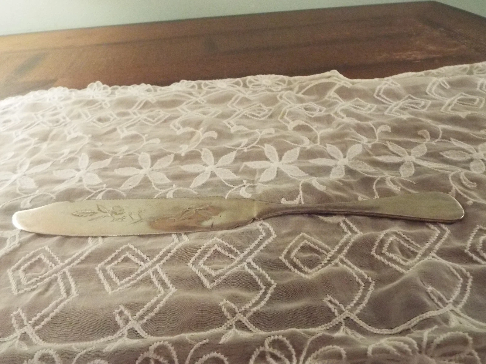 10.5" PAIRPOINT SILVER PLATED SERRATED CAKE KNIFE ASCOT PATTERN