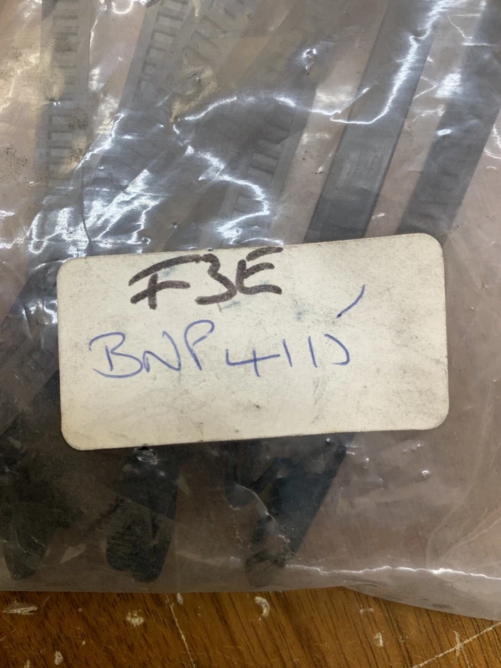 TRIUMPH BNP 4115 ACCLAIM WINDSCREEN WASHER PUMP TUBE TO T PIECE STRAP - Image 3 of 4