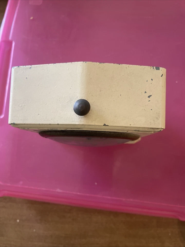 Ingraham Alarm Clock Art Deco 1940s Doesn’t Work Has All OG Parts Light Yellow - Image 2 of 4