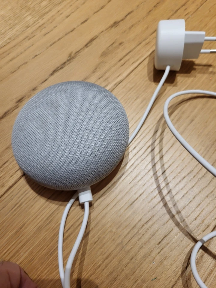 Google Home Mini Chalk Smart Speaker & Power Supply - Immagine 2 di 4