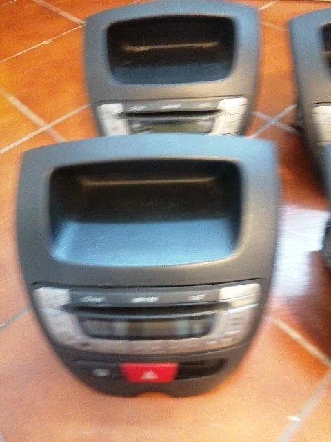 86120-0h010 Autoradio CD Aux Citroen C1 Peugeot 107 Toyota Aygo - Immagine 2 di 4