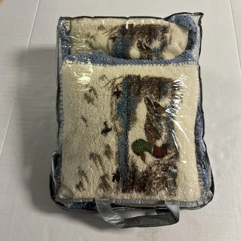 Juego de 2 almohadas hechas a mano con estampado de ganchillo de pato mallardo cabina exterior Foto 2 de 4