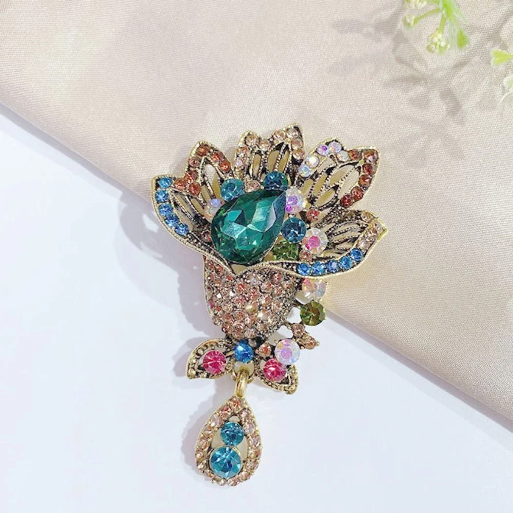 Korean brooch 2024