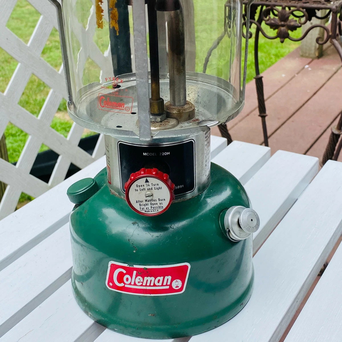 Vintage 1974 Coleman 220F Double Mantle Lantern With Pyrex Globe