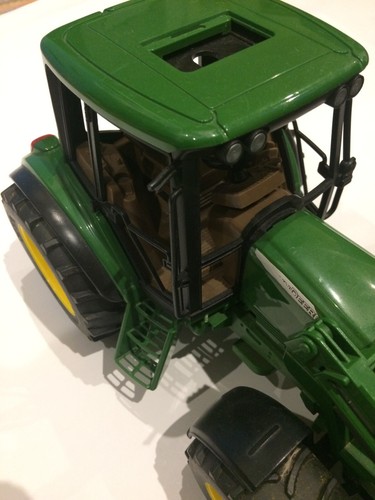 John Deere Tractor and other vehicle - Picture 12 of 12
