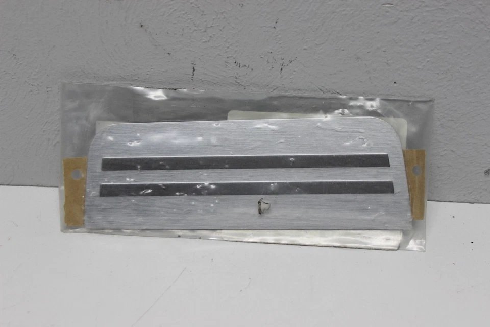 Placa de cubierta de umbral de puerta trasera P90226 2010-2016 Mini Cooper Countryman lado del conductor Foto 2 de 4