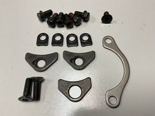 2006 06 YAMAHA YZ250F YZ 250F RIGHT SIDE CASE BEARING PLATES HOLDER CLIP MOUNT
