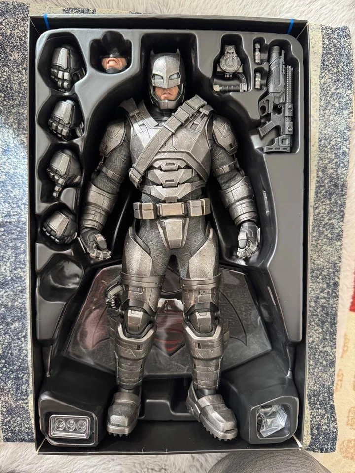 Figura Blindada Batman MMS349 1/6 Batman v Superman Dawn of Justice JPN Hot Toys Foto 2 de 4