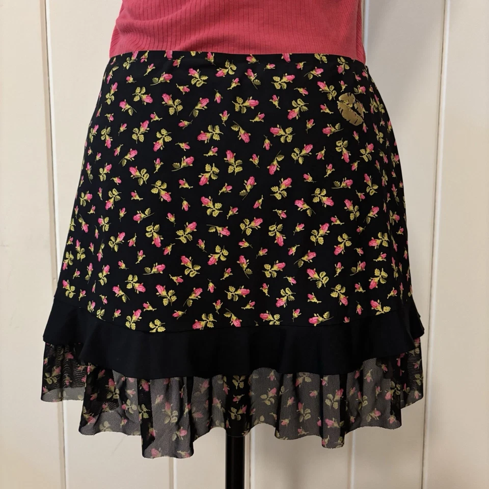 Betsey Johnson Black & Pink Rosebud Floral Mini Skirt / Swimsuit Cover Size M-L - Image 2 of 4