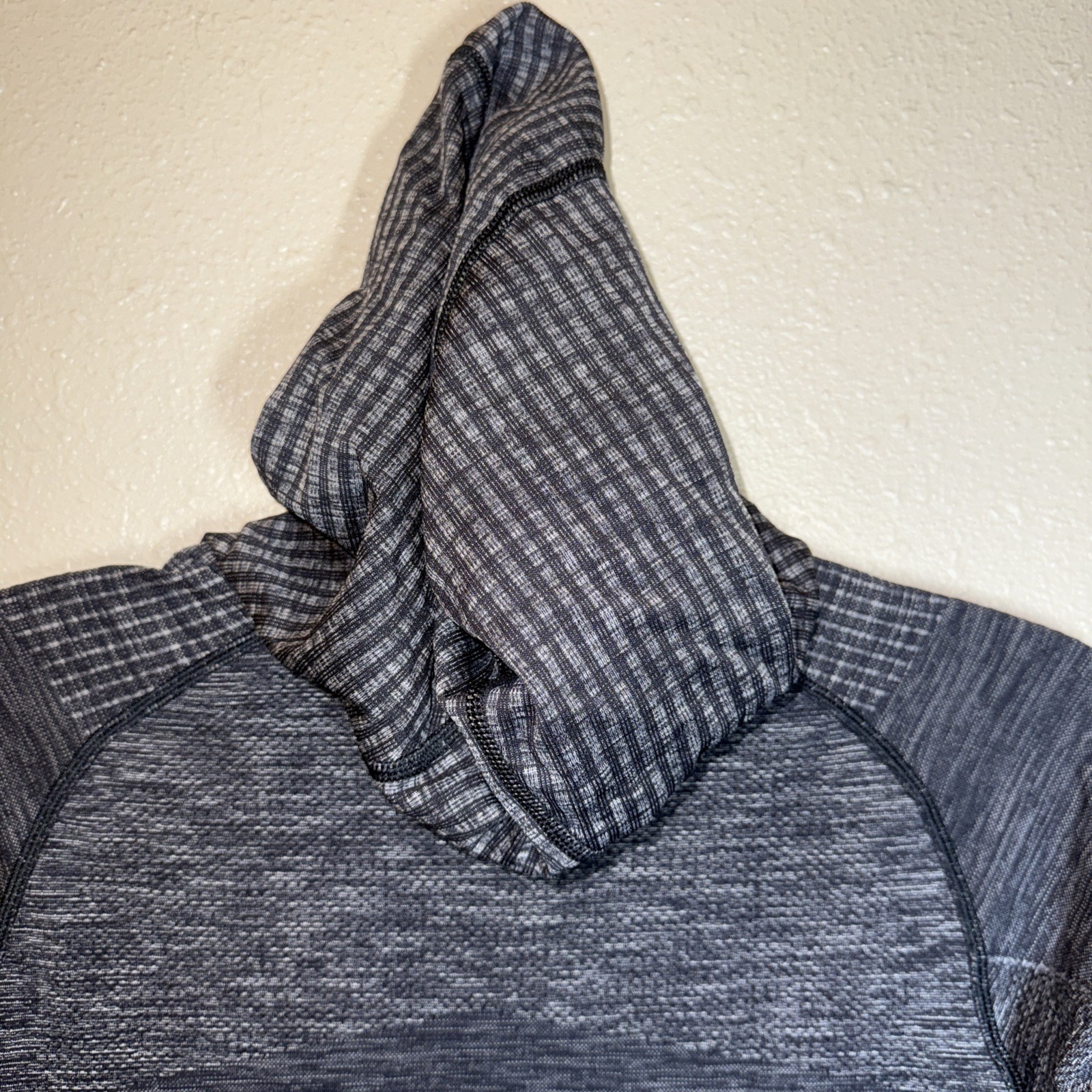 Lululemon Restless Black/Gray Pullover Hoodie Shi… - image 7