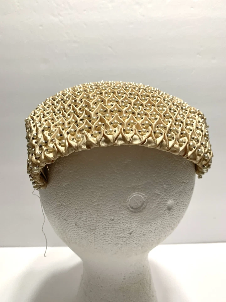 Sombrero de cóctel de iglesia fascinador con cuentas imitación perla Lecié Biege vintage de los años 50 Foto 3 de 4