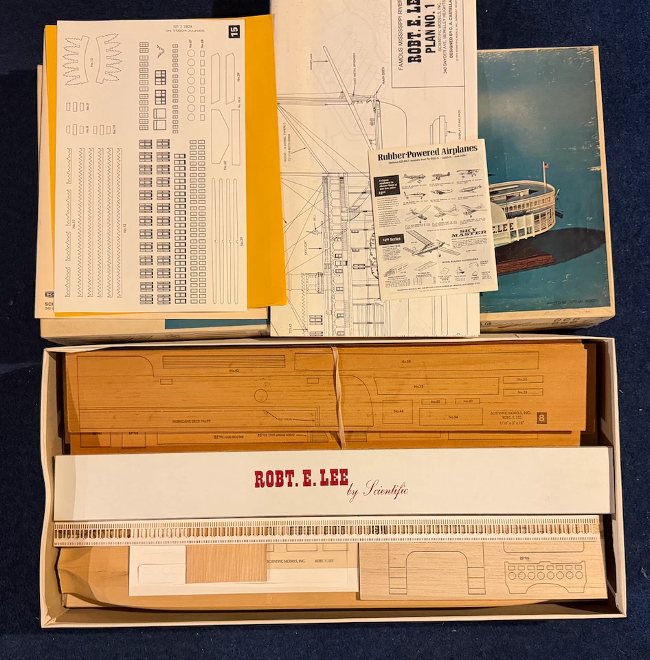 Scientific Robert E. Lee Mississippi Steamboat Wood Ship Model - Image 3 of 4