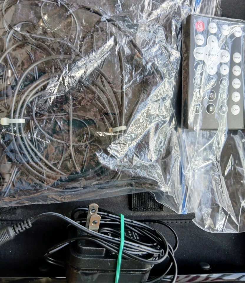 Portable LCD  TV - Image 3 of 4