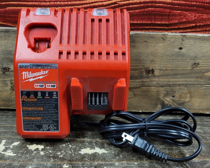MILWAUKEE M12/M18 Charger (48-59-1812)