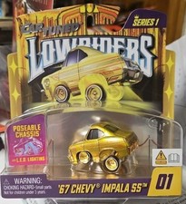 Car Tuned Lowriders Series 1 '67 CHEVY IMPALA SS LED Lights New Excellent Card