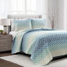 Medallion Ombre Reversible Oversized 3 Piece Quilt Set, King, Blue  Navy
