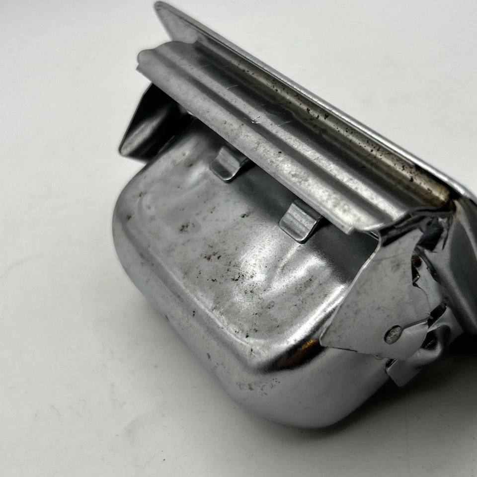 Cenicero vintage grande cromado GM Hot Rod reposabrazos gasser personalizado y consola central Foto 4 de 4