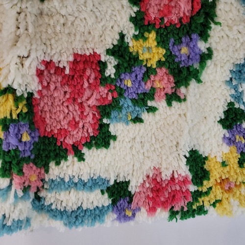 Vintage Completed Latch Hook Rug Wall Hanger Heart And Flowers - Picture 8 of 20