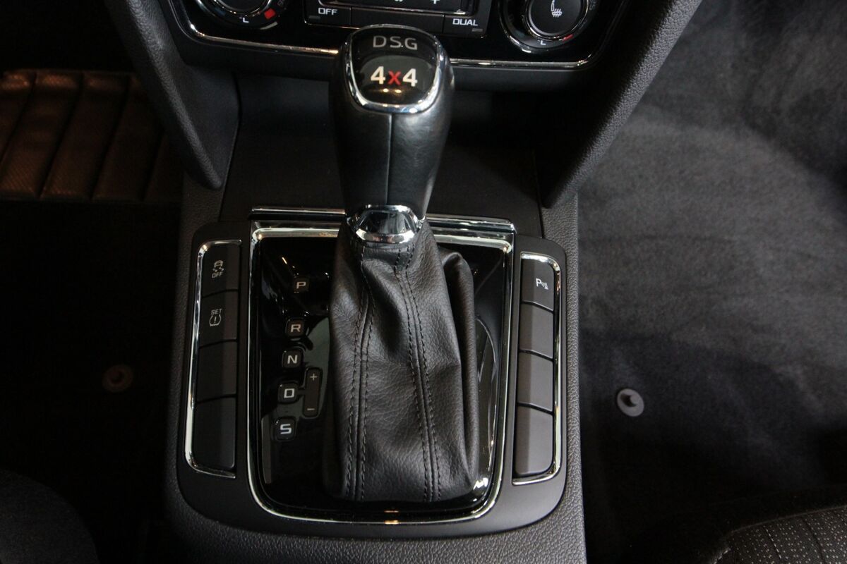 Skoda Superb 3,6 FSi Elegance DSG 4x4