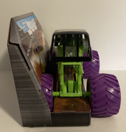 2025 HTF Monster Jam 1:24 Diecast Truck Grave Digger Series 24 ~ SAME DAY SHIP ~ - Picture 4 of 8