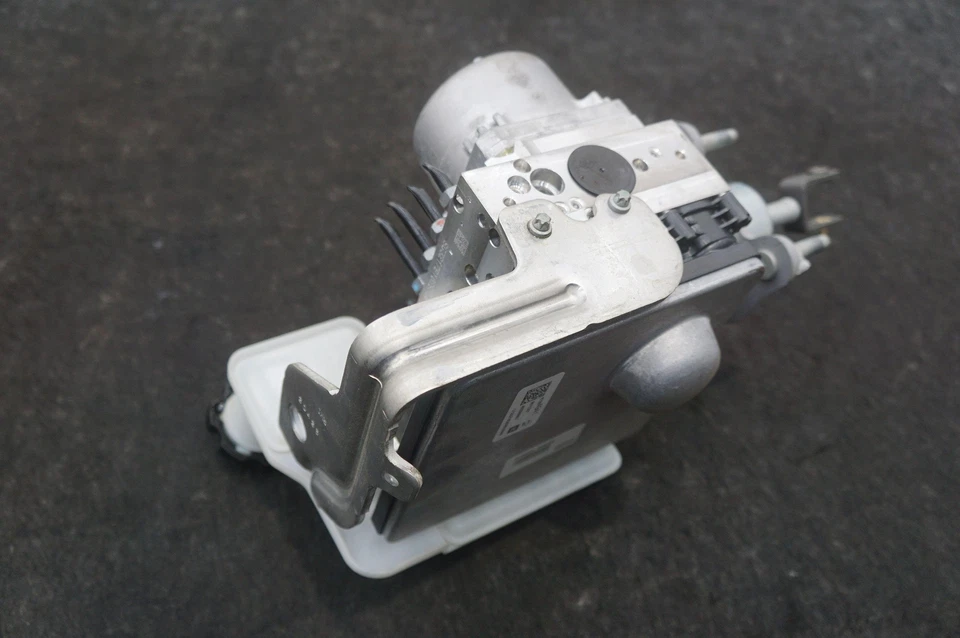 Anti Lock Brake ABS Pump Module OEM 87854941 Cadillac Escalade Esv 2023 - Image 3 of 4