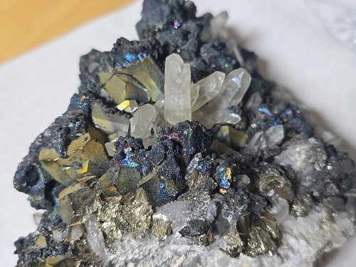 Racimo de cristal de cuarzo y pirita mineral de pavo real de ultra alto grado de 14.170 quilates grande - Imagen 24 de 24