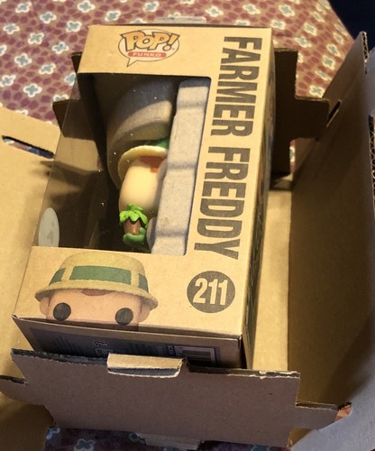 Funko Pop Exclusive Gardening Earth Day Farmer Freddy #211 - Picture 2 of 6