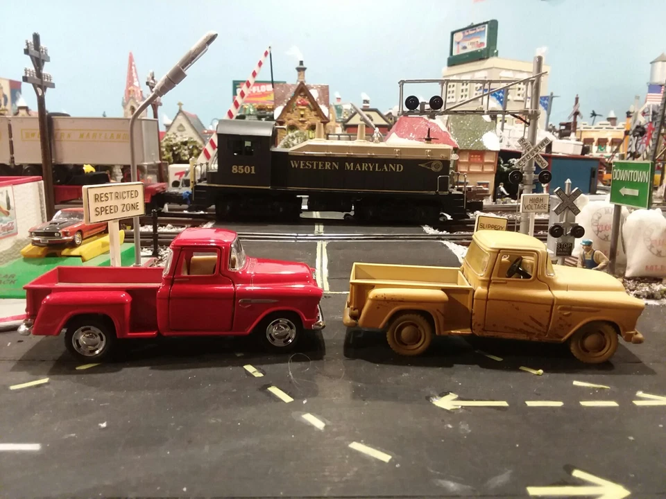 Kinsmart 2 汽车套装 #300 55 英尺雪佛兰皮卡均全新完好! — 第 2/4 张图片