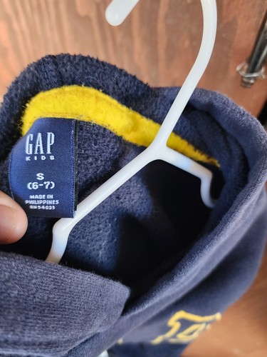 GAP KIDS Boy’s Size S( 6-7) Navy Yellow Logo Hoodie EUC - Picture 3 of 4