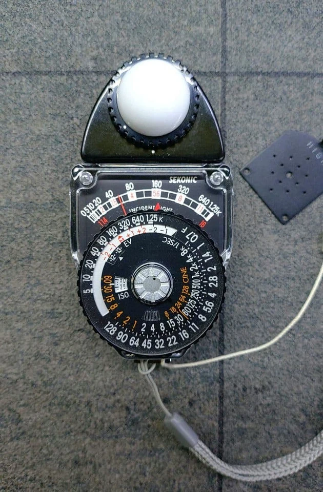 Medidor de incidentes ligeros SEKONIC Studio Deluxe II L-398M usado Foto 2 de 4