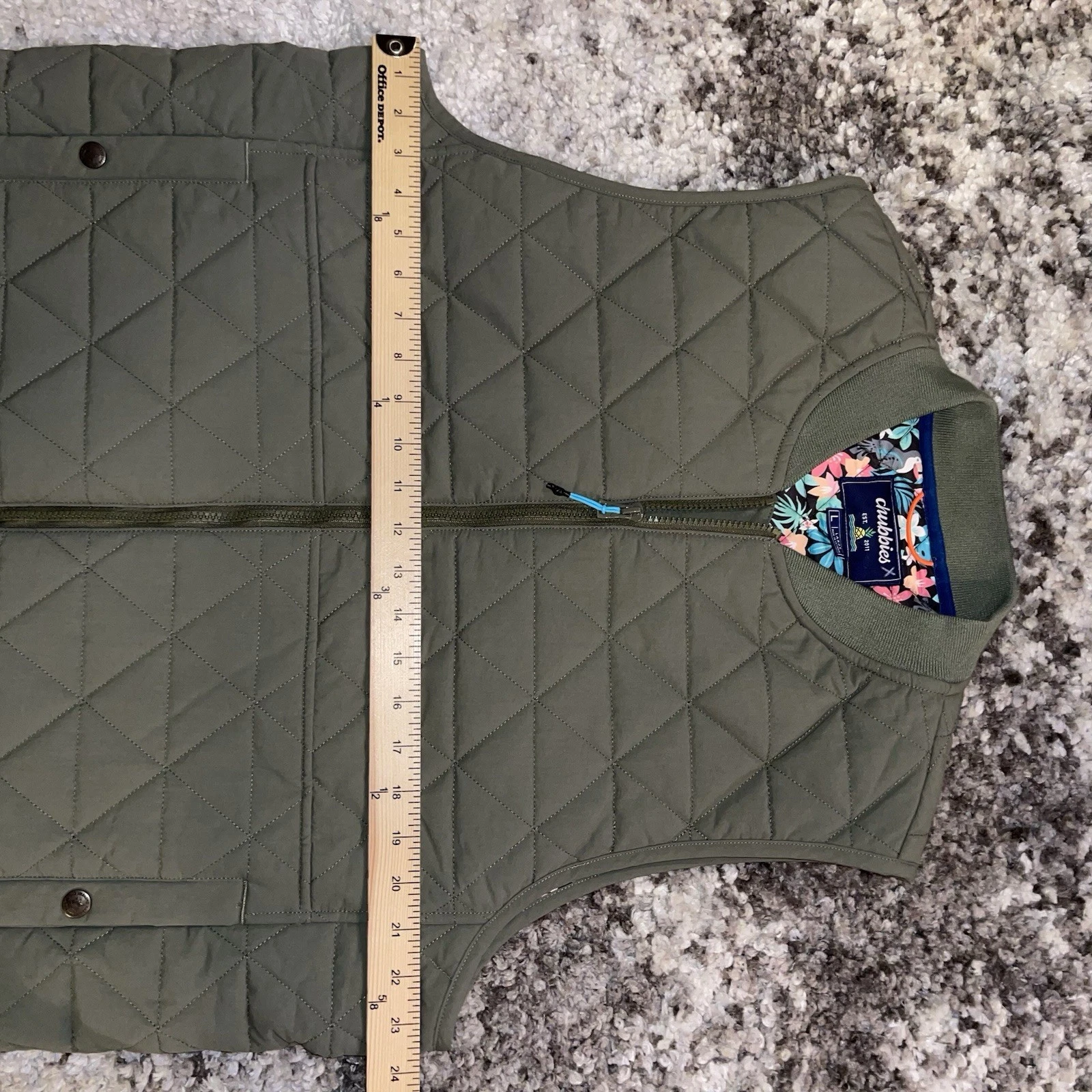 Chubbies Forest Florist Quilted Vest Men’s Large Olive Green Floral Line EUC image 5