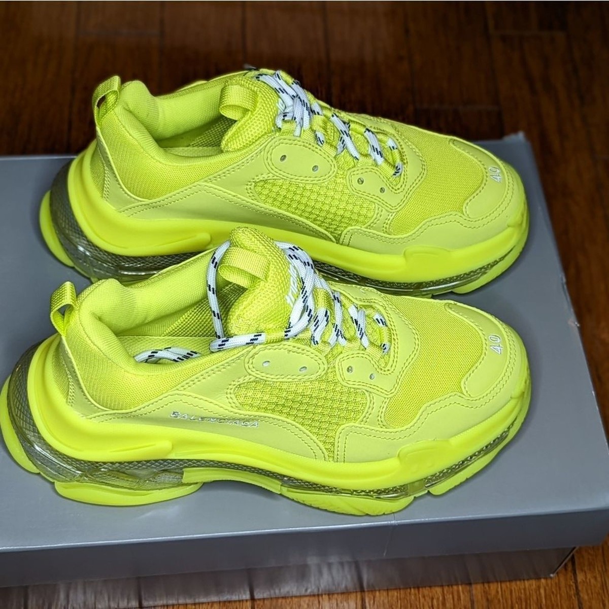 BALENCIAGA TRIPLE S 【新品.未使用】40 イエロー Balenciaga Triple S Neon Yellow Sneaker Women's 10 US 40 EU