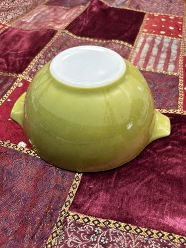 Pyrex Nesting Mixing Bowls and others 9 pieces misc