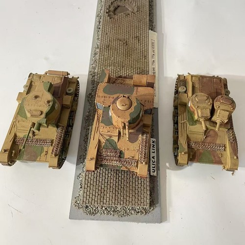 Gebautes 1/35 polnisches Panzer Set: Czolg Lekki 7TPdw, 7TPjw & Vickers mit Display Base - Bild 12 von 16