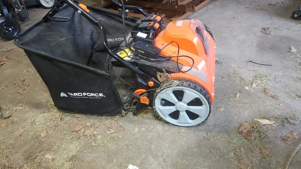 Cortacésped de carrete eléctrico inalámbrico Yard Force Foto 2 de 4