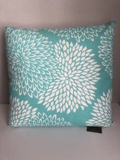 Rizzy Home Pillow Set of 2 Blue and White Floral Dahlia 18”x18”- NWT
