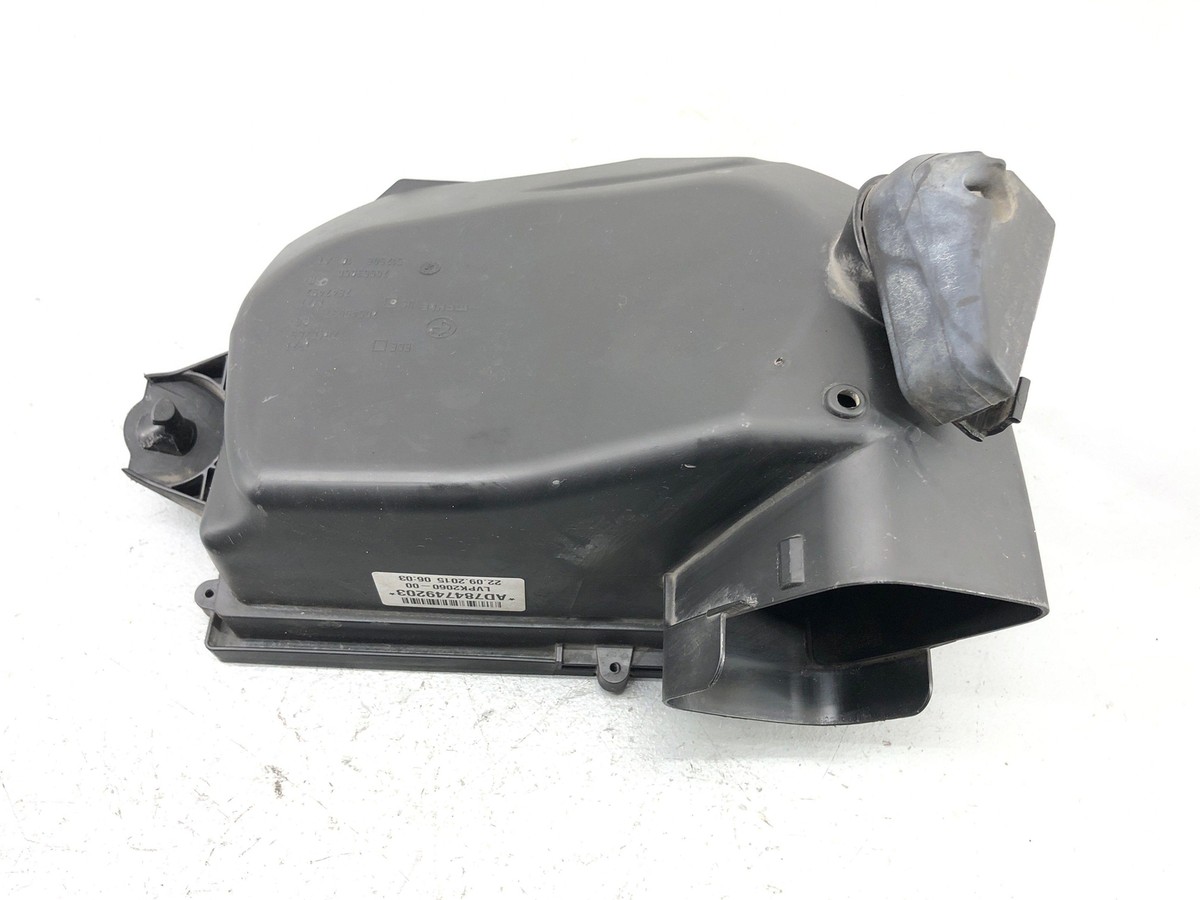 2015-2020 BMW M4 3.0L LEFT SIDE ENGINE AIR FILTER TOP HOUSING CAP 