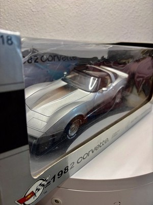 AUTOart 1:18 1982 Chevrolet Corvette Collector Edition Silver