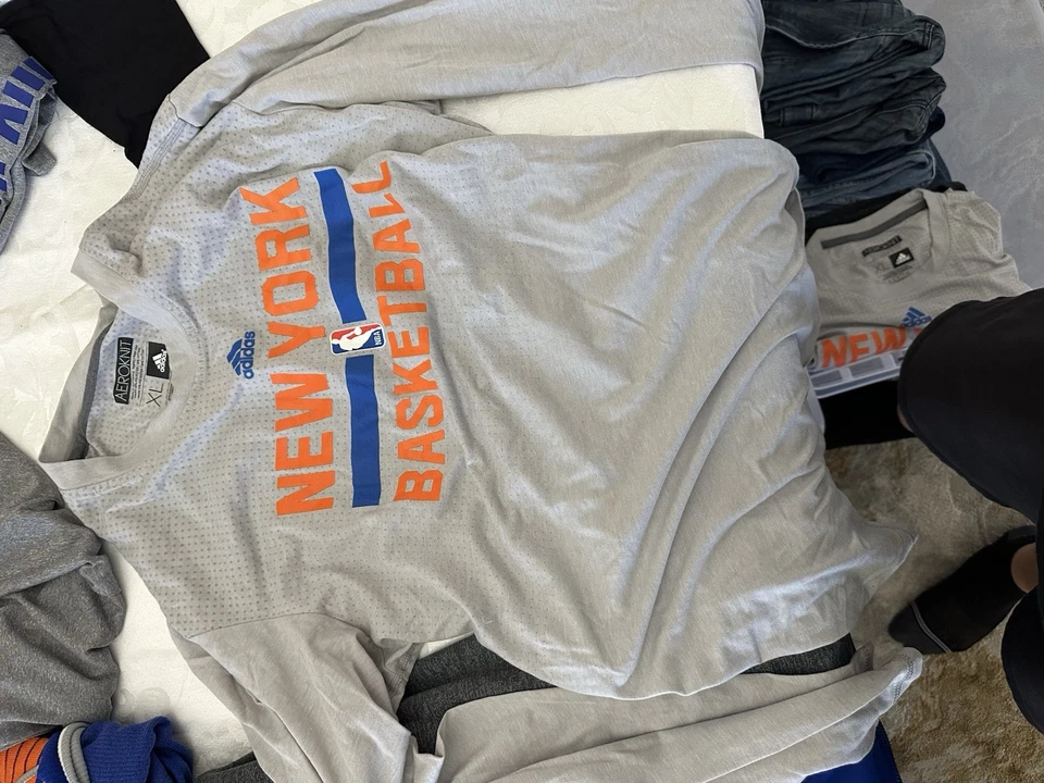 Jaqueta com capuz New York Knicks NBA autêntica meias de aquecimento camiseta zíper Adidas - Imagem 3 de 4