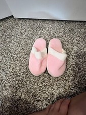Girl s Pink House Slippers. Size 4/6