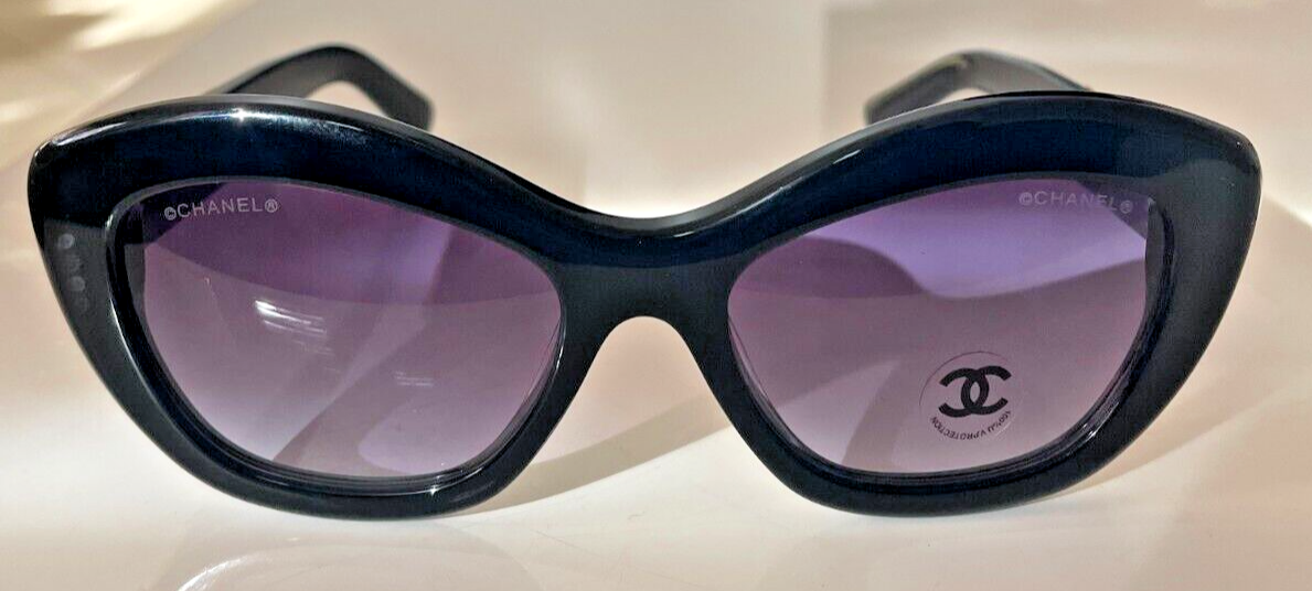 CHANEL Black Cat-Eye Sunglasses with Purple Lenses Chanel Titanium Cat Eye CC Sunglasses 4286-T Black 1840642  main image 4