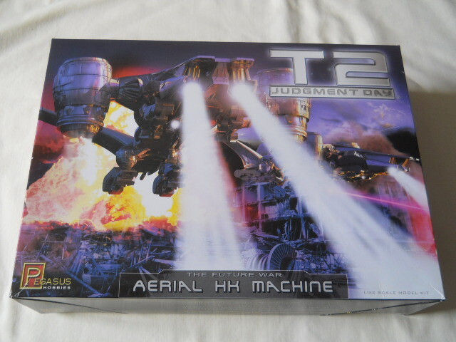 Pegasus Hobbies 1/32 Terminator 2 Aerial HK Hunter Killer Machine