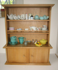 Jouet Ancien GRAND Meuble de poupée Vaisselier bois & Dinette porcelaine..