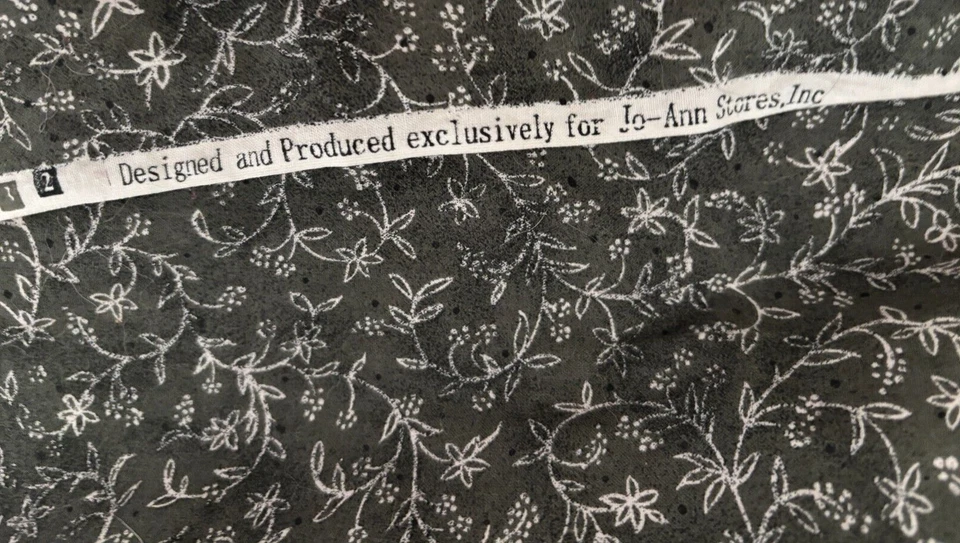 1 Yd Vtg 40WX30L Gray White Floral Tiny Leaves Calico Print Quilt JO-ANN FABRIC - Image 4 of 4