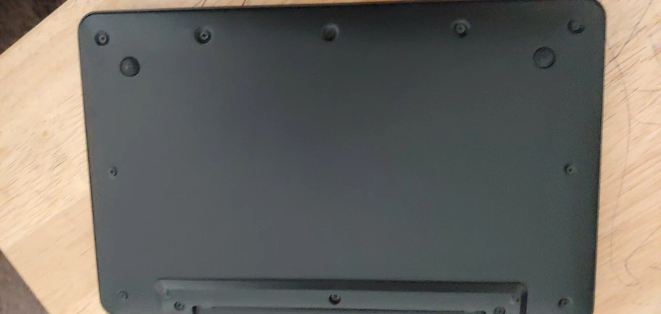 tablet portatil, pantalla rota solamente. Todo lo demás funciona. Carga y enciende. Foto 3 de 3