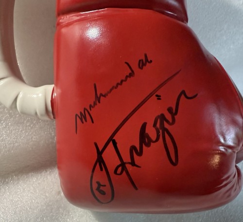 Rare MUHAMMAD ALI Joe Frazier AUTOGRAPHED Budweiser Boxing Glove Stein 1997 - Picture 9 of 19