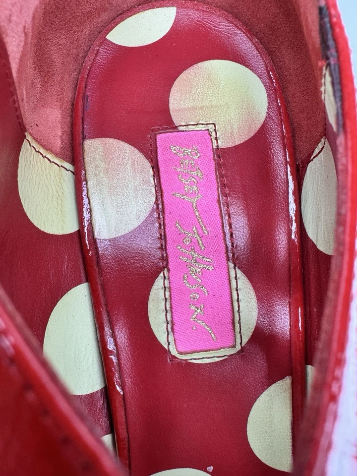 Betsey Johnson Y2K 红色专利镂空丝带领带高跟鞋 8.5 Pinup Rockabilly — 第 4/4 张图片